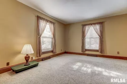 136 N State St, Springfield, IL 62702 photo 6