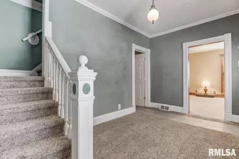 136 N State St, Springfield, IL 62702 photo 3