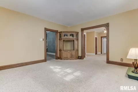 136 N State St, Springfield, IL 62702 photo 5