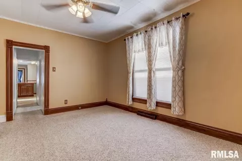 136 N State St, Springfield, IL 62702 photo 9