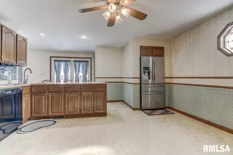 136 N State St, Springfield, IL 62702 photo 14