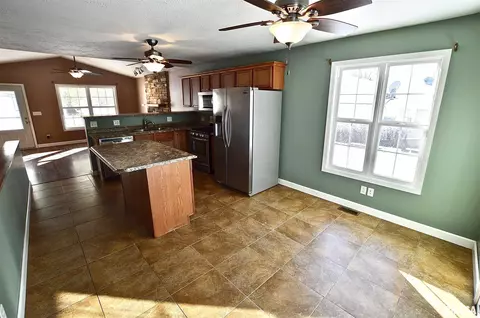 613 E Menard St, Riverton, IL 62561 photo 13
