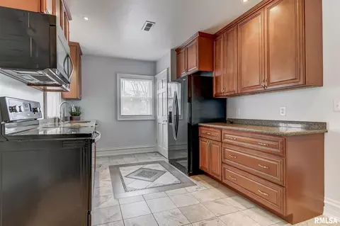 233 E Pine St, Springfield, IL 62704 photo 7
