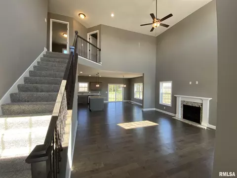 3705 Sugar Loaf Dr, Springfield, IL 62711 photo 2