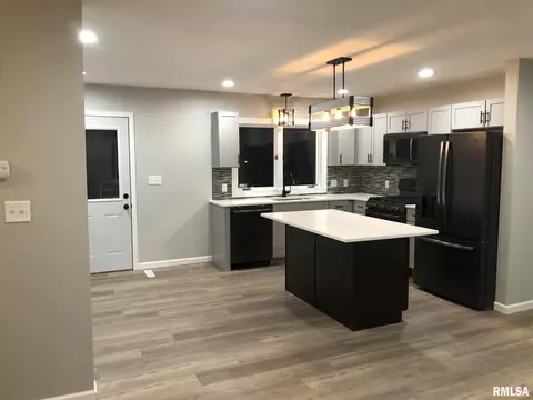 2509 Stokebridge Rd, Springfield, IL 62702 photo 2