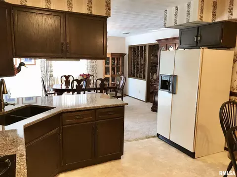 390 E Tanner St, Waverly, IL 62692 photo 6