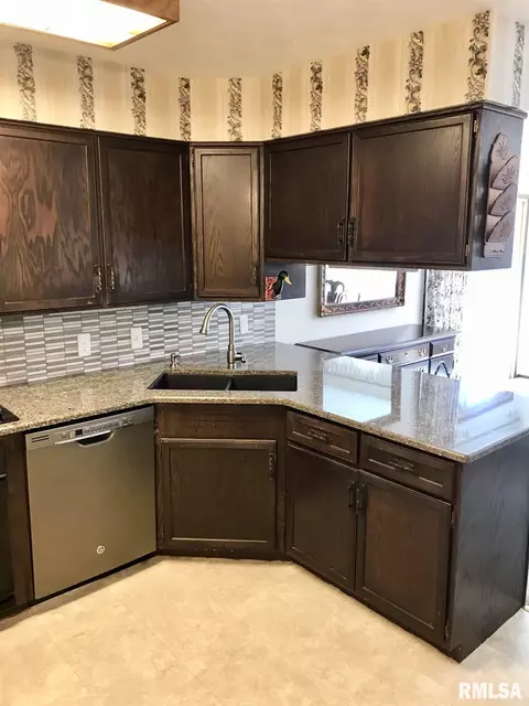 390 E Tanner St, Waverly, IL 62692 photo 9