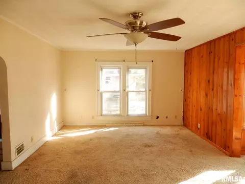 901 E Washington St, Riverton, IL 62561 photo 3