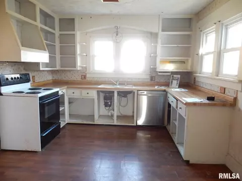 901 E Washington St, Riverton, IL 62561 photo 5