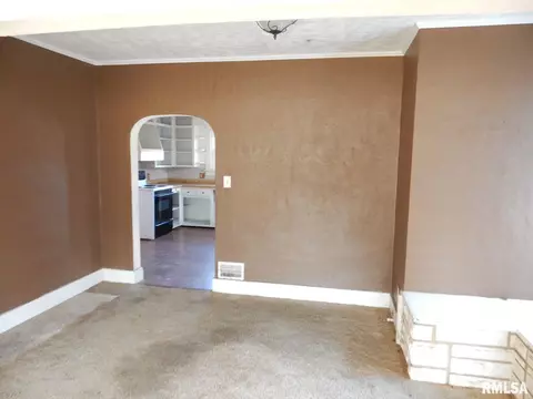 901 E Washington St, Riverton, IL 62561 photo 4