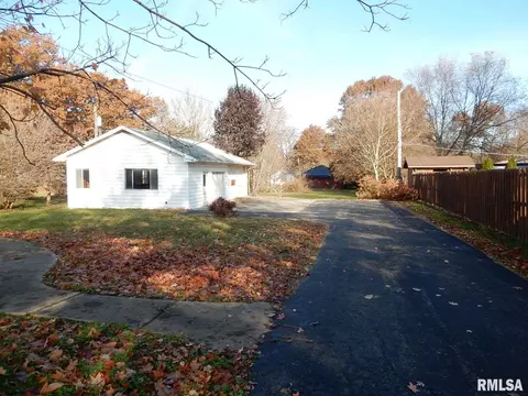 901 E Washington St, Riverton, IL 62561 photo 14