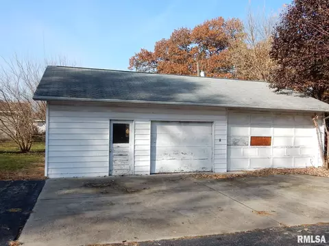 901 E Washington St, Riverton, IL 62561 photo 13