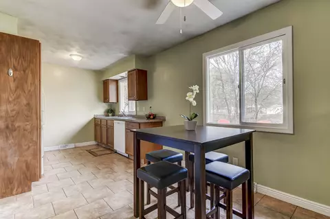 2049 Henley Rd, Springfield, IL 62702 photo 5