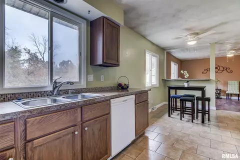2049 Henley Rd, Springfield, IL 62702 photo 7