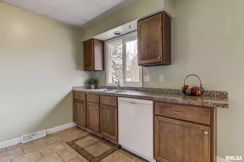 2049 Henley Rd, Springfield, IL 62702 photo 6