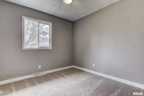 2049 Henley Rd, Springfield, IL 62702 photo 14