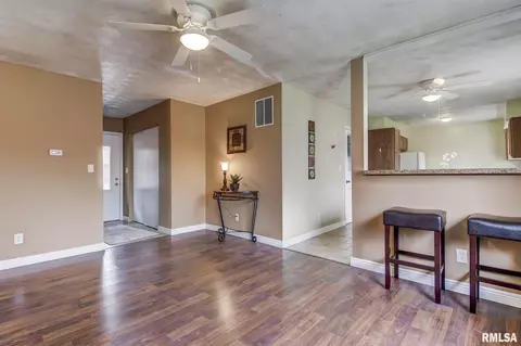 2049 Henley Rd, Springfield, IL 62702 photo 2