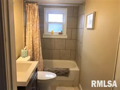 938 N 3rd St, Springfield, IL 62702 photo 18