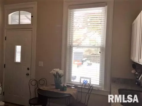 938 N 3rd St, Springfield, IL 62702 photo 5