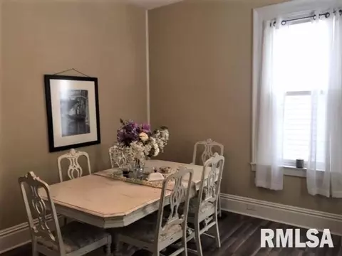 938 N 3rd St, Springfield, IL 62702 photo 2