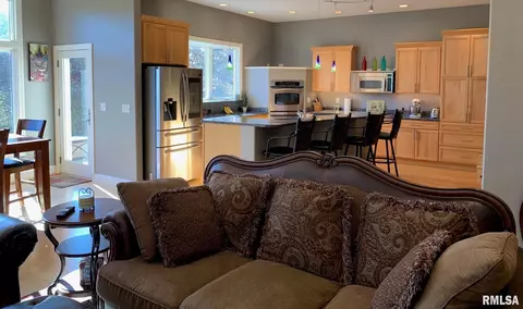 3900 Vanderbilt Cir, Springfield, IL 62711 photo 5