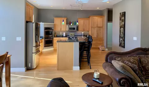 3900 Vanderbilt Cir, Springfield, IL 62711 photo 6