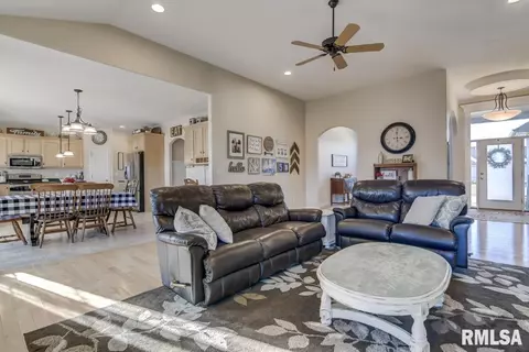 1404 Lake Pointe Ct, Springfield, IL 62712 photo 7