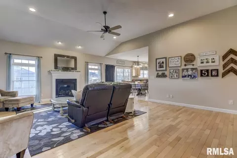 1404 Lake Pointe Ct, Springfield, IL 62712 photo 5