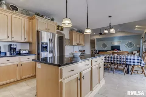 1404 Lake Pointe Ct, Springfield, IL 62712 photo 11