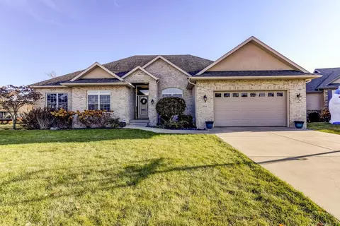 1404 Lake Pointe Ct, Springfield, IL 62712 photo 1