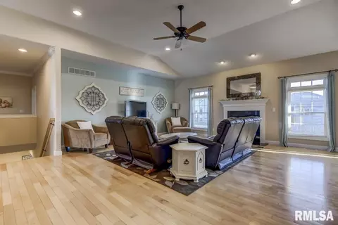 1404 Lake Pointe Ct, Springfield, IL 62712 photo 6