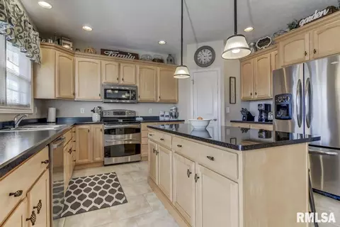 1404 Lake Pointe Ct, Springfield, IL 62712 photo 9
