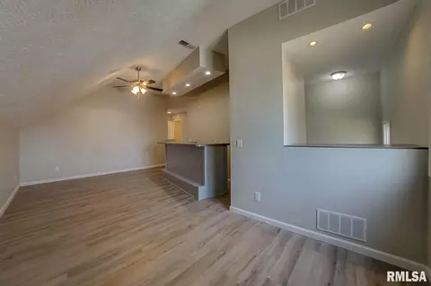 1521 W Selinger St, Springfield, IL 62702 photo 13
