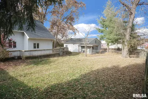 1521 W Selinger St, Springfield, IL 62702 photo 2