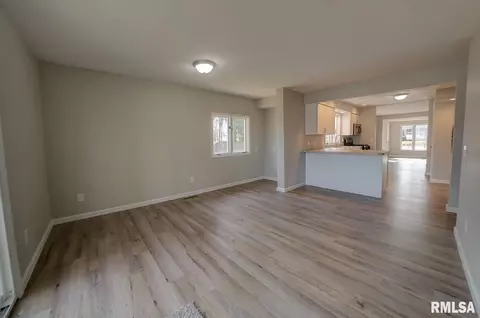 1521 W Selinger St, Springfield, IL 62702 photo 11