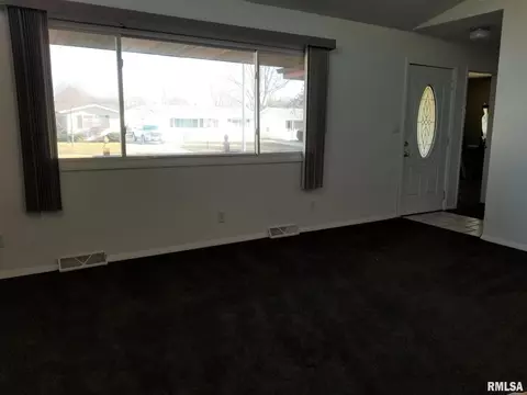 1821 Albert St, Springfield, IL 62702 photo 4
