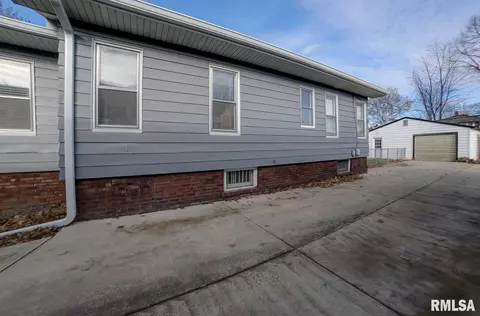 2048 S 5th St, Springfield, IL 62703 photo 4