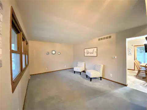 2321 Cahokia Dr, Springfield, IL 62702 photo 2