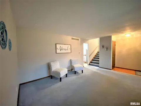 2321 Cahokia Dr, Springfield, IL 62702 photo 3