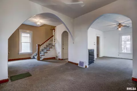 2351 S 10th St, Springfield, IL 62703 photo 4