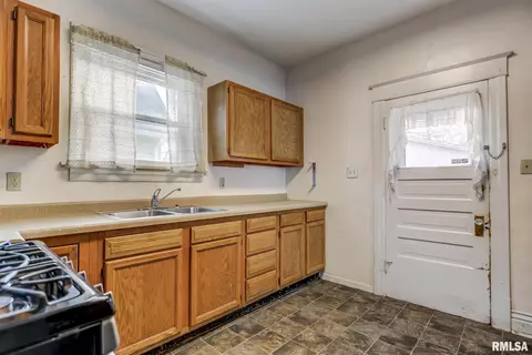 2351 S 10th St, Springfield, IL 62703 photo 5