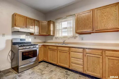 2351 S 10th St, Springfield, IL 62703 photo 6