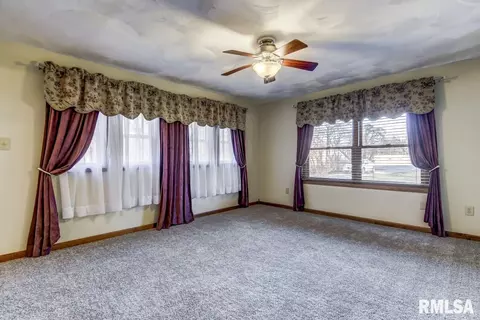 4297 N Walnut St, Springfield, IL 62707 photo 2