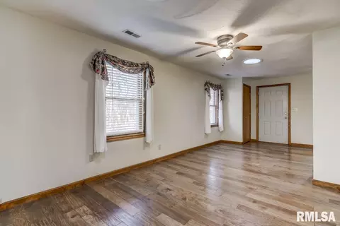 4297 N Walnut St, Springfield, IL 62707 photo 5
