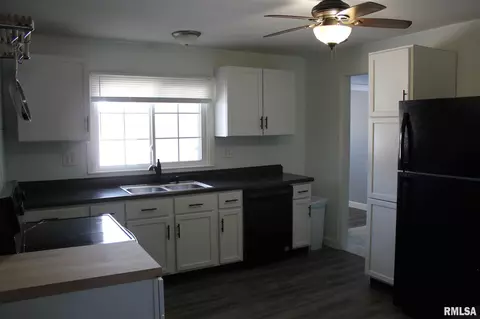 1036 E Lincoln St, Riverton, IL 62561 photo 9