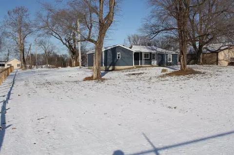 1036 E Lincoln St, Riverton, IL 62561 photo 4