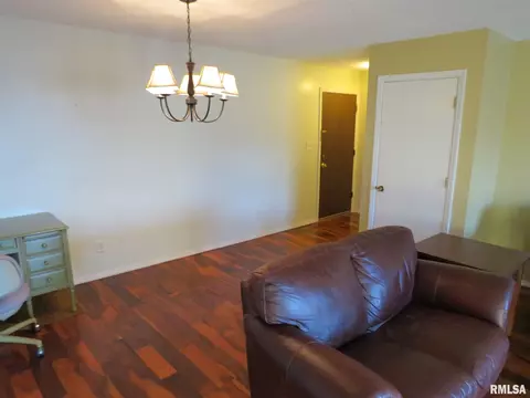 1918 Jeanette Ln, Springfield, IL 62702 photo 2