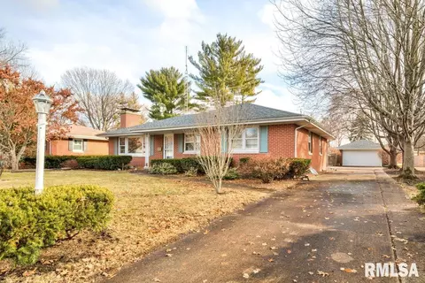 944 Westview Dr, Springfield, IL 62704 photo 1