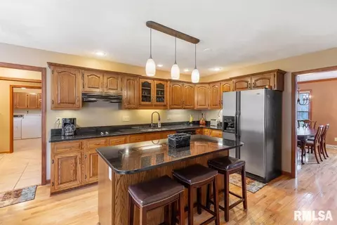 408 Old Tippecanoe Dr, Springfield, IL 62711 photo 3