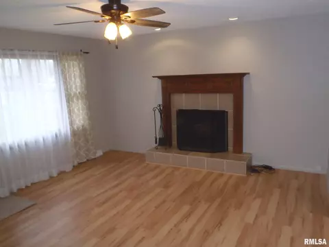 48 Champlain Dr, Springfield, IL 62707 photo 4